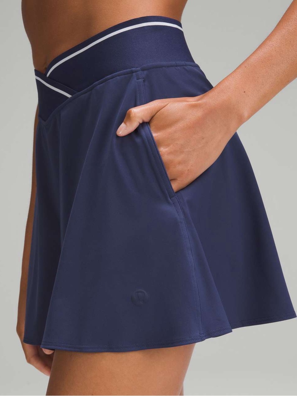 Sz 2, lululemon athletica V Waist Navy Tennis Skirt